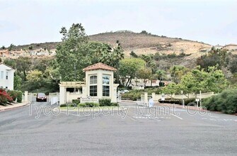 2021 Pleasant Waters Ct in Spring Valley, CA - Building Photo - Building Photo