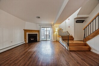 1928 Rodman St, Unit 1928 Rodman St A in Philadelphia, PA - Foto de edificio - Building Photo