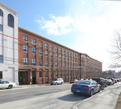 Enterprise Apartments and Abbott Towers in Waterbury, CT - Foto de edificio - Building Photo