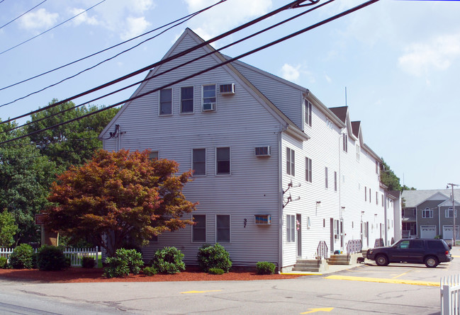 27-37 East St in Mansfield, MA - Foto de edificio - Building Photo