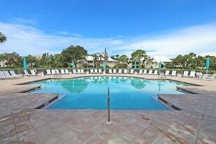 765 Willowbrook Dr in Naples, FL - Building Photo