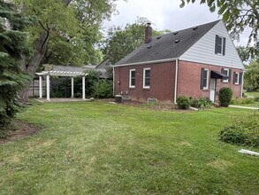 1625 W Farnum Ave in Royal Oak, MI - Building Photo - Building Photo