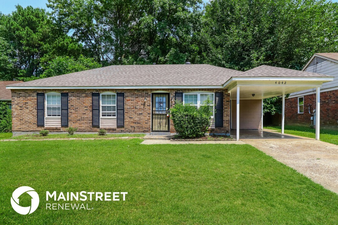 4042 Chinaberry Cove in Memphis, TN - Building Photo