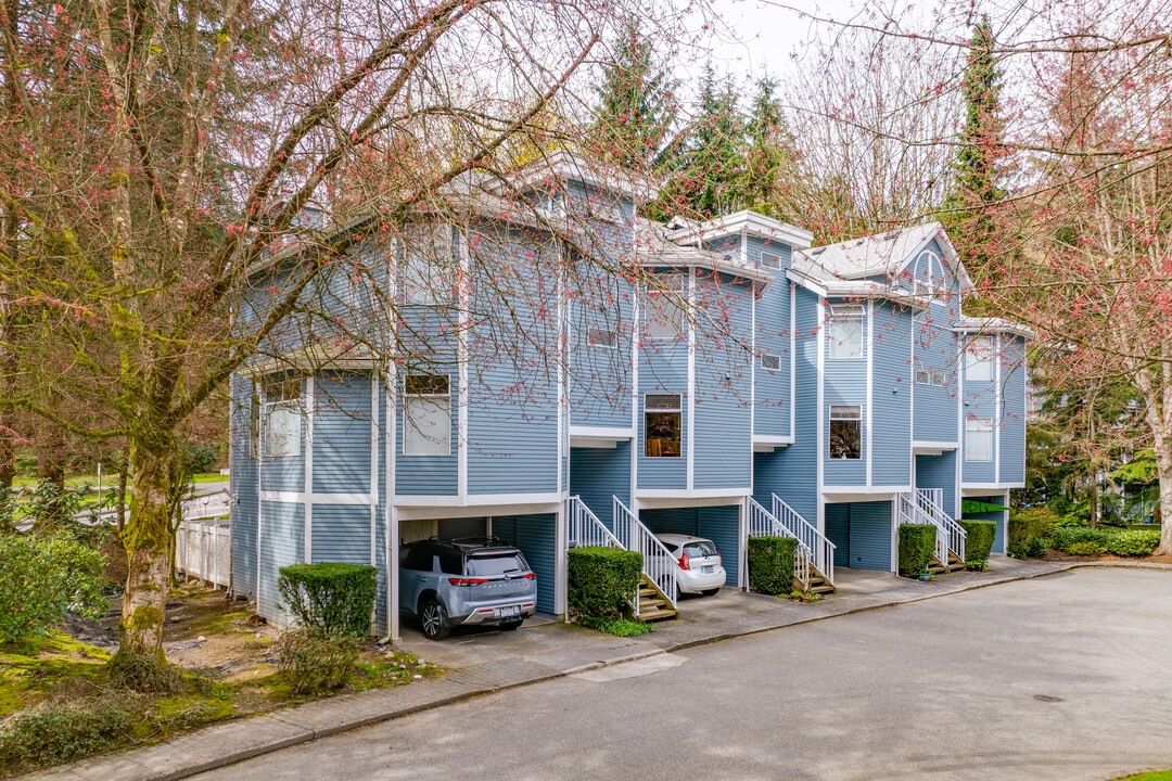 9215-9299 Braemoor Pl in Burnaby, BC - Building Photo