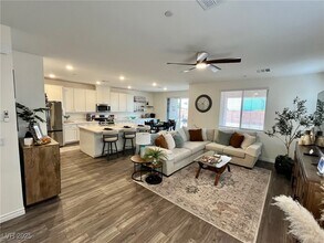 1288 Ventura Clfs Ave in Henderson, NV - Building Photo - Building Photo