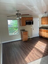 1566 E 256th St in Euclid, OH - Building Photo - Building Photo