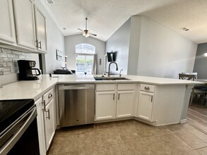 102 Fox Loop in Davenport, FL - Building Photo - Building Photo