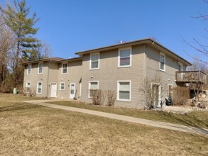 Creekside Manor Apartments in Imlay City, MI - Building Photo - Building Photo