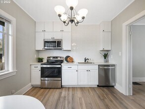 7700 SE Mitchell St in Portland, OR - Building Photo - Building Photo