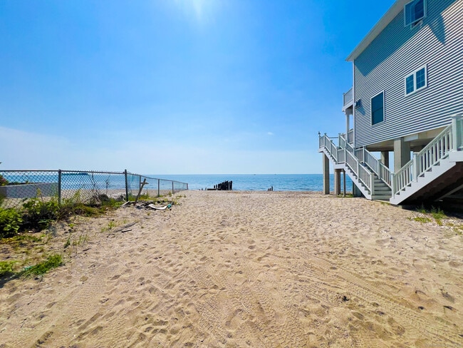 91 Bertrose Ave in Milford, CT - Foto de edificio - Building Photo