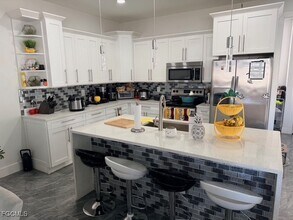 423 Kismet Pkwy E in Cape Coral, FL - Building Photo - Building Photo