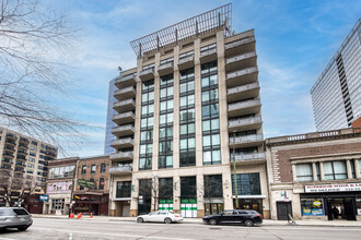 744 N Clark St, Unit 704 in Chicago, IL - Building Photo - Building Photo