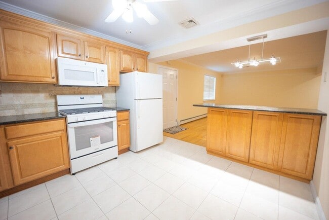 685 Gramatan Ave in Mount Vernon, NY - Building Photo - Building Photo
