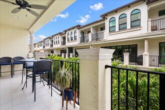 619 Windward Cir S in Boynton Beach, FL - Building Photo - Building Photo