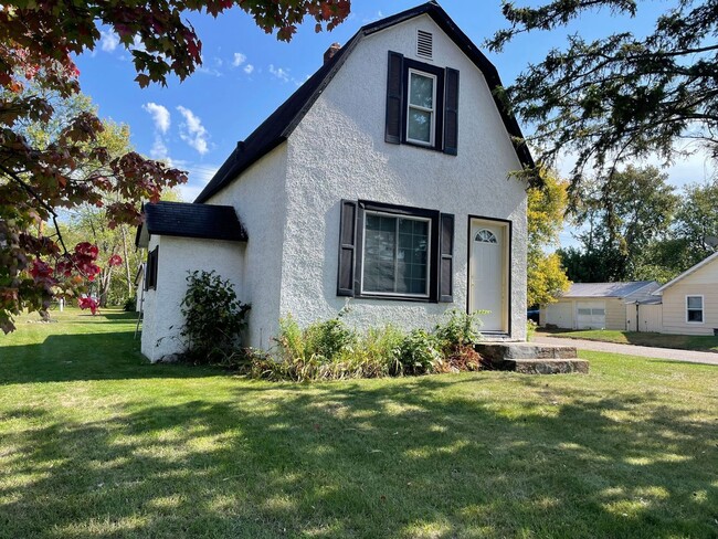 property at 602 8th Ave NE