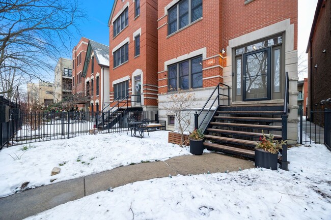 2132 W Schiller St in Chicago, IL - Building Photo - Building Photo