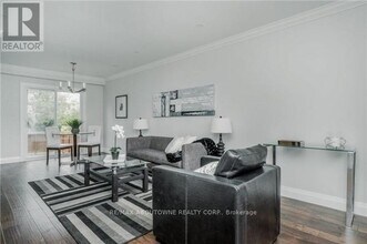 1534 Forestdale Ct in Oakville, ON - Building Photo - Building Photo