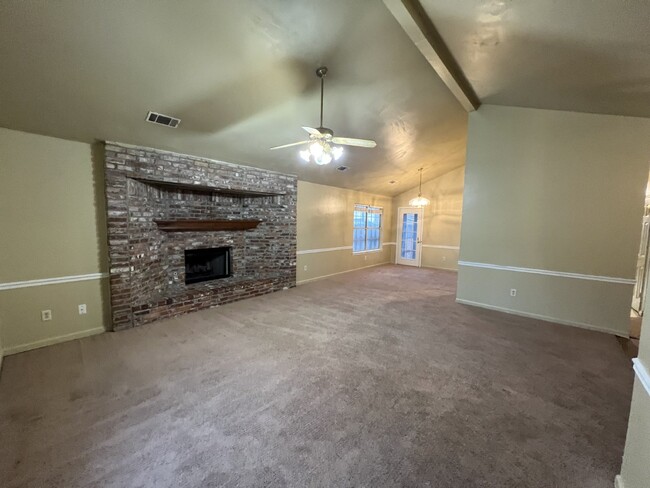 406 Club Dr in Hinesville, GA - Foto de edificio - Building Photo