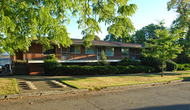 The Pauline Apartments in Tacoma, WA - Foto de edificio - Building Photo