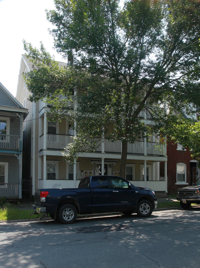 92 2nd St in Turners Falls, MA - Building Photo - Building Photo