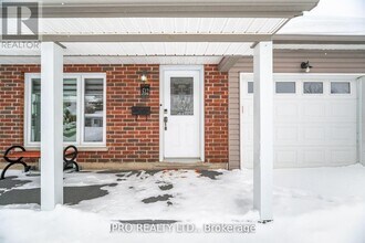 512 Pinetree Crescent in Cambridge, ON - Building Photo - Building Photo