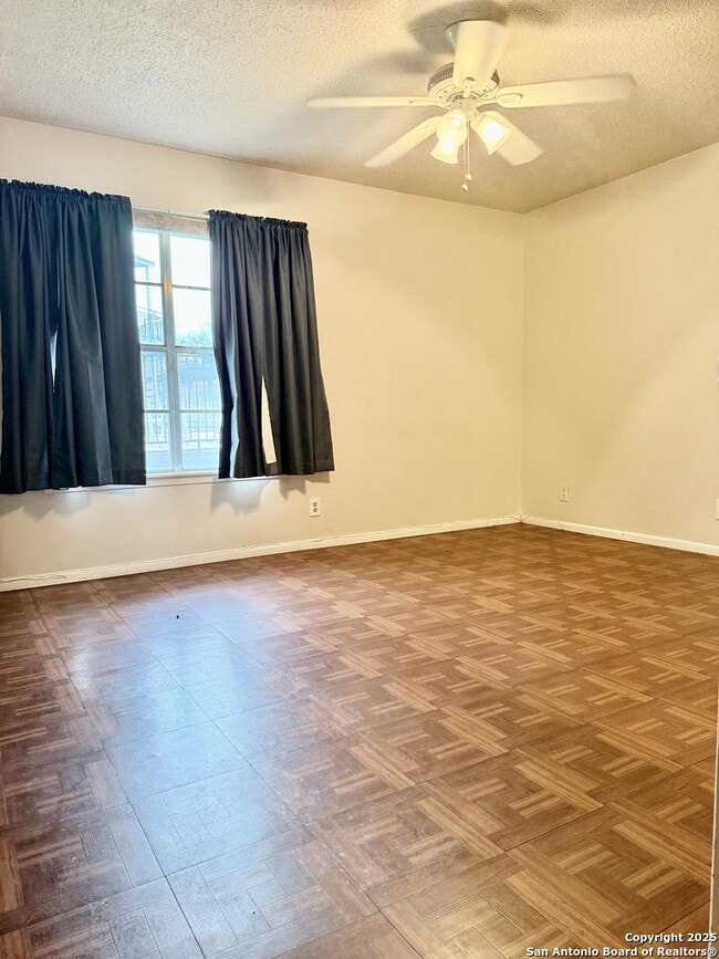 property at 911 Vance Jackson Rd