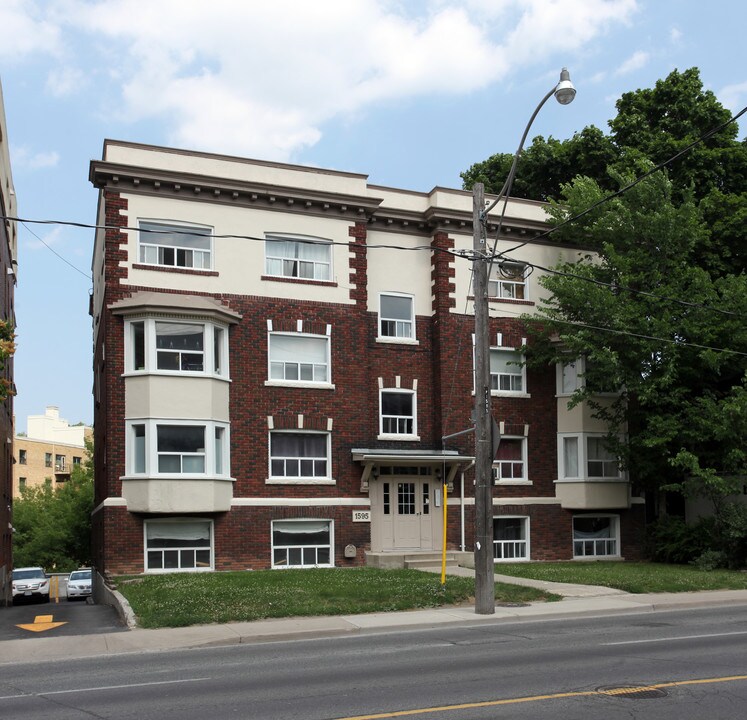 1595 Bathurst St in Toronto, ON - Building Photo