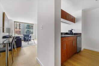 254 W 54th St in New York, NY - Foto de edificio - Building Photo