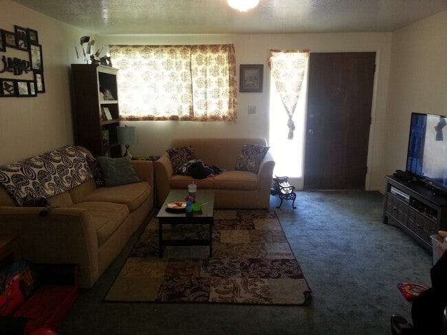 211 Riverbend Rd, Unit 2 in Logan, UT - Building Photo - Building Photo