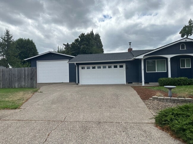 2378 11th St in Springfield, OR - Building Photo - Building Photo