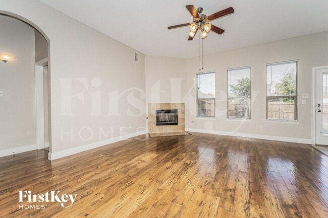 1215 Jessie Ln in Lancaster, TX - Building Photo - Building Photo