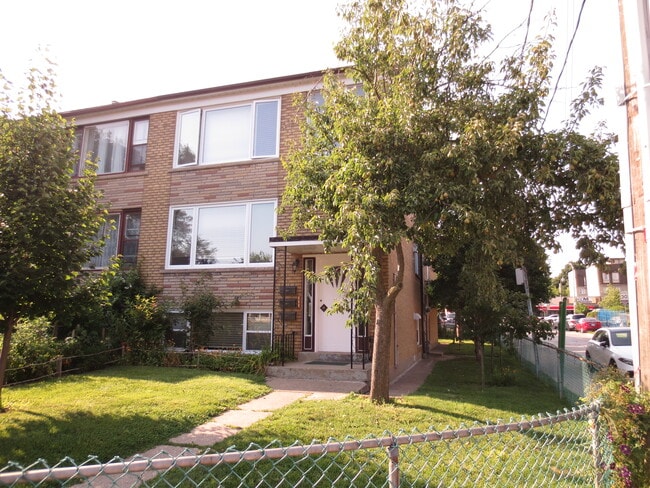 property at 2 Lanark Av