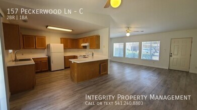 157 Peckerwood Ln in Grants Pass, OR - Building Photo - Building Photo