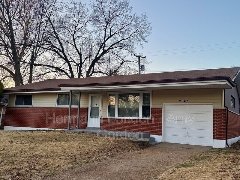 2247 Lovett Dr in St. Louis, MO - Building Photo