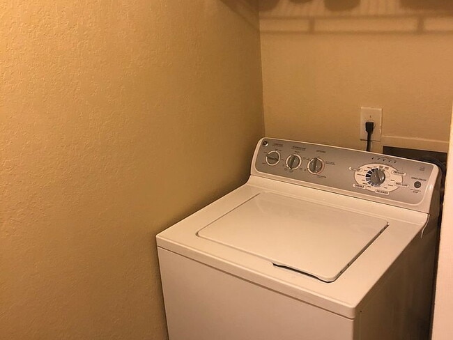 1001 Normandy Trace Rd in Tampa, FL - Building Photo - Building Photo