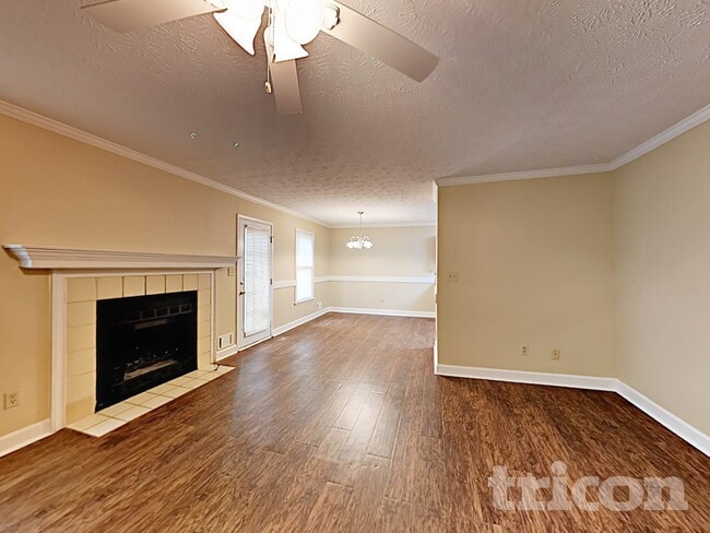 605 Lake Dr SW in Snellville, GA - Foto de edificio - Building Photo