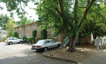 Clark Creek Apartments in Salem, OR - Building Photo - Building Photo