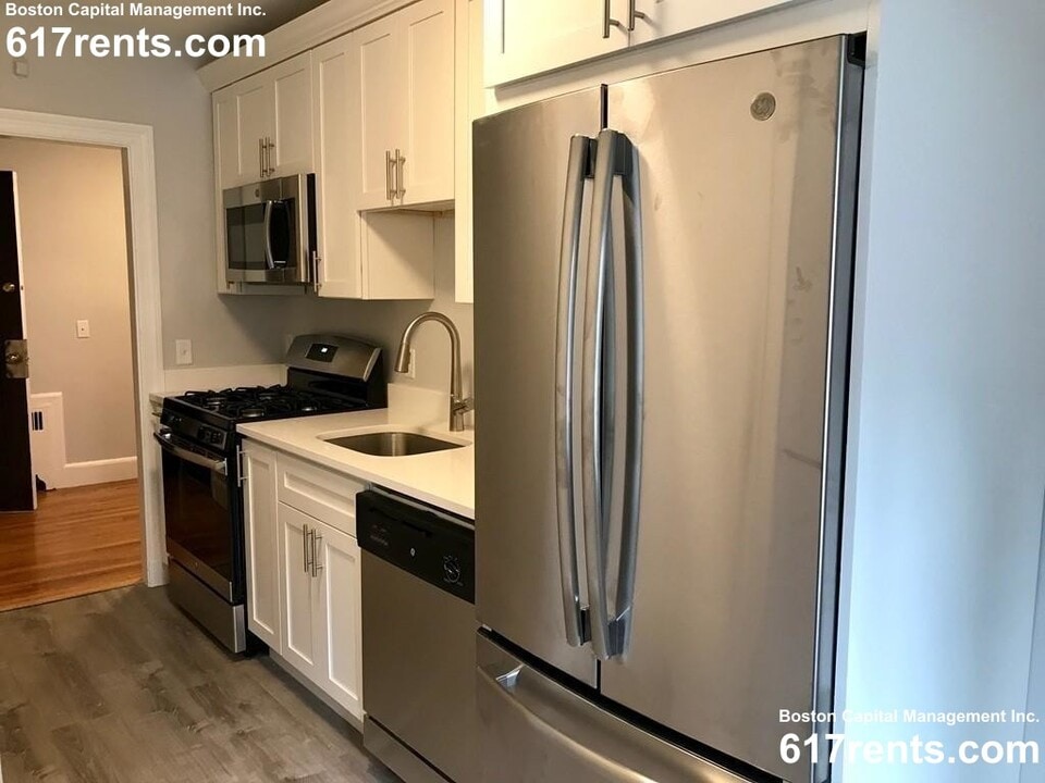 14 Mount Ida St, Unit 4 in Newton, MA - Foto de edificio