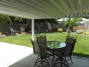 2122 Martin Dr in Medford, OR - Building Photo - Building Photo