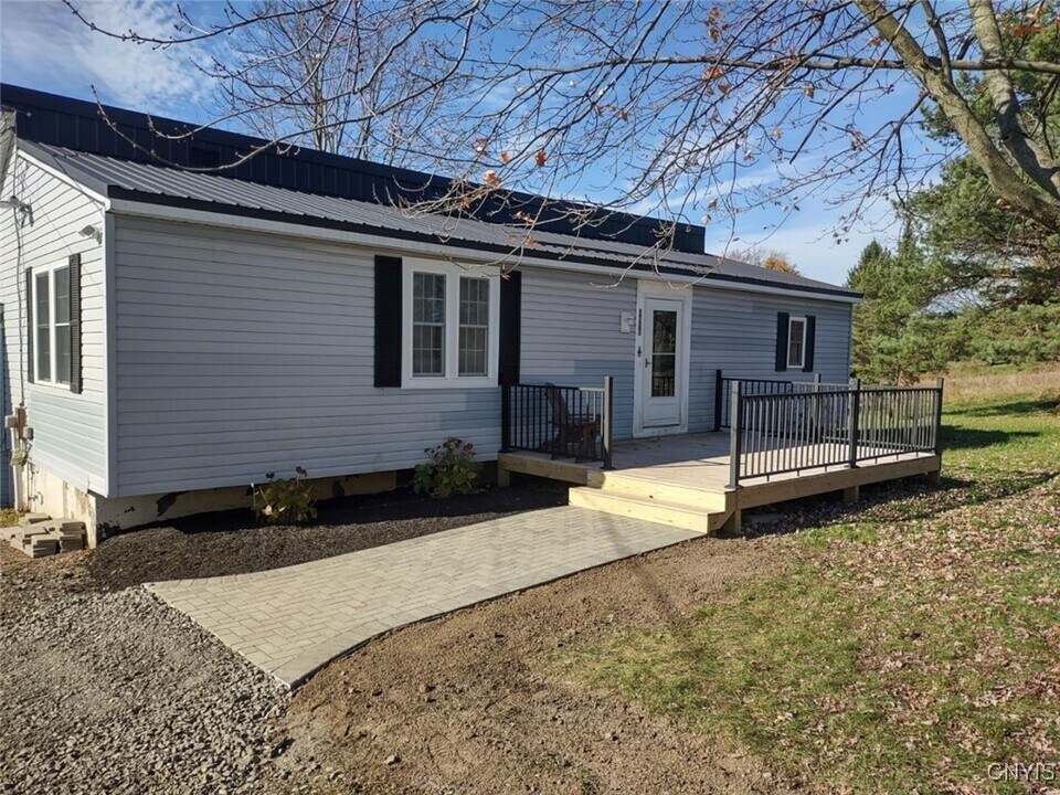6535 Town Hall Rd in Auburn, NY - Building Photo