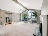 16658 NE 48th St in Redmond, WA - Foto de edificio - Building Photo