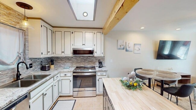 1872 Vista Del Sur in Santa Fe, NM - Foto de edificio - Building Photo