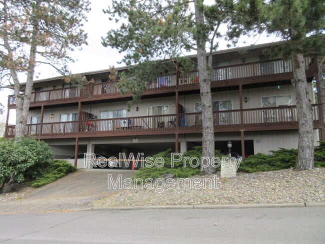 property at 2022 E 6th St