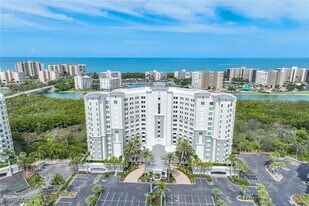 315 Dunes Blvd in Naples, FL - Building Photo