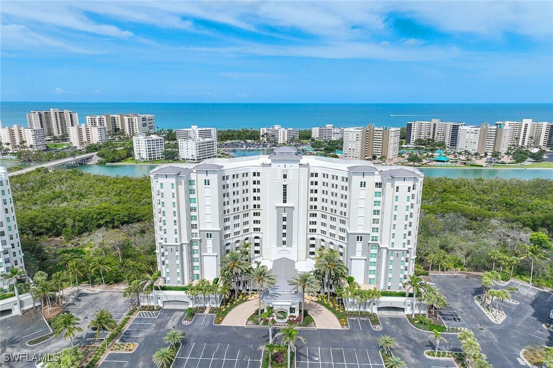 315 Dunes Blvd in Naples, FL - Building Photo
