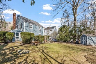 25 Moody St in Chestnut Hill, MA - Foto de edificio - Building Photo