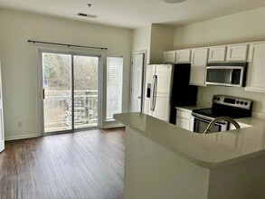 Room in Condo on Donatello Avenue in Charlotte, NC - Foto de edificio - Building Photo