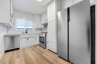 7941 Selma in Los Angeles, CA - Building Photo - Building Photo