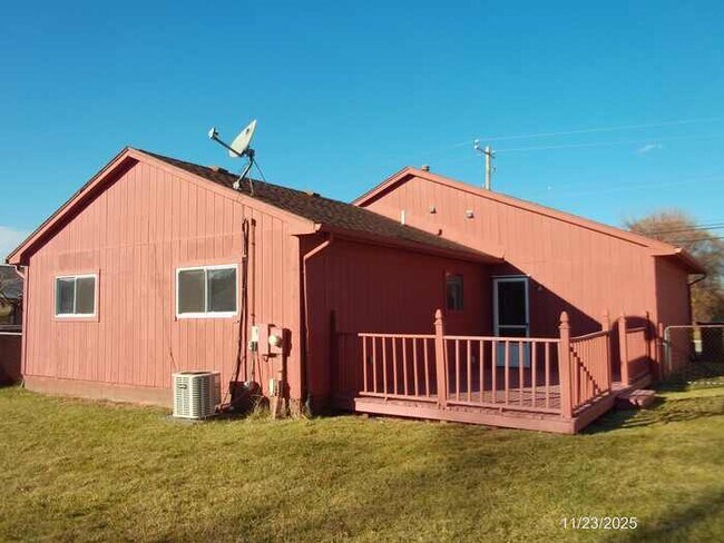 16682 Eastland St in Roseville, MI - Building Photo - Building Photo