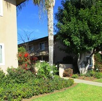 Canyon Garden Apartments in Azusa, CA - Foto de edificio - Building Photo